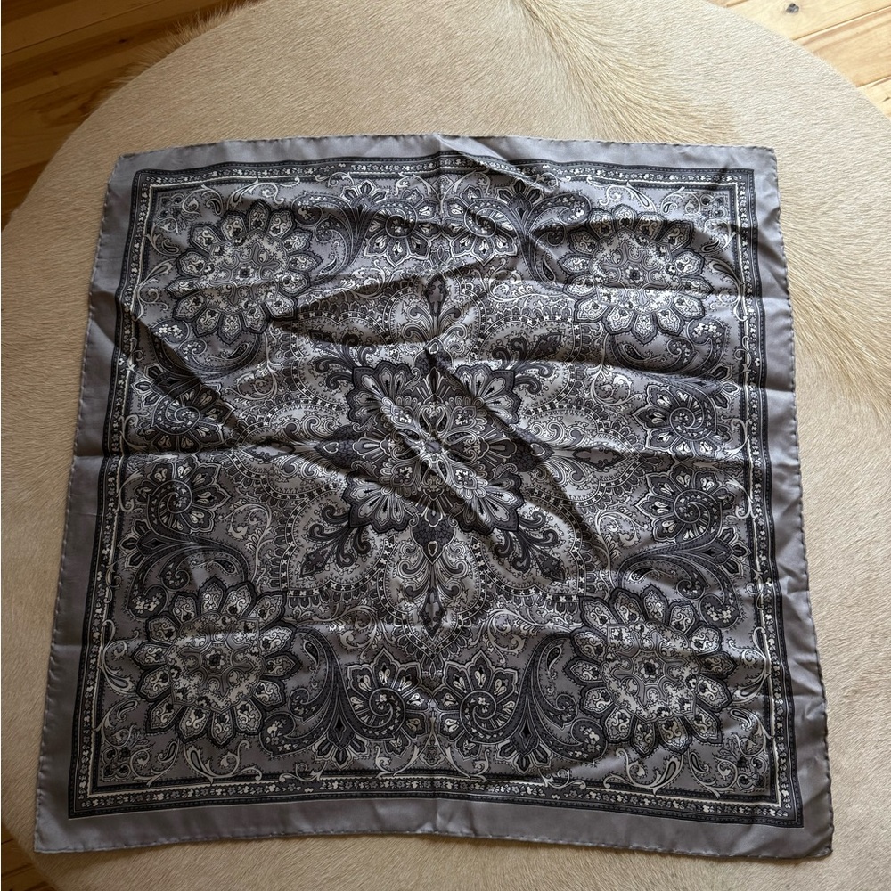 Daytons Black and Gray Paisley Scarf Made in Italy - Picture 6 of 8
